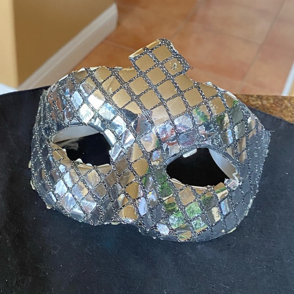 Silver Mosaic Style Bling Eye Mask w/White Ribbon Tie Decor - Picture 4 of 12